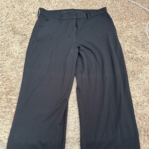 American Eagle black stretch cropped pants